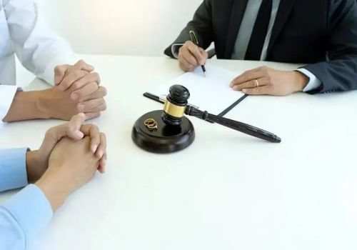 青岛侦探社：离婚期间女方出轨有小孩怎么处理